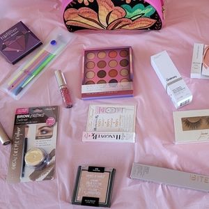 Makeup Kit + Beautiful Artesanal Cosmetic Bag